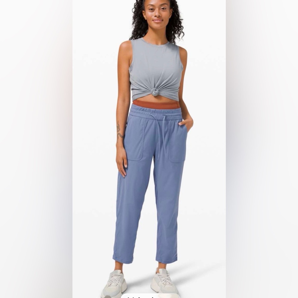 Lululemon Beyond The Studio Crop. Size 6